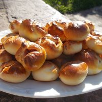 Medvehagymás csiga és céklás batyu